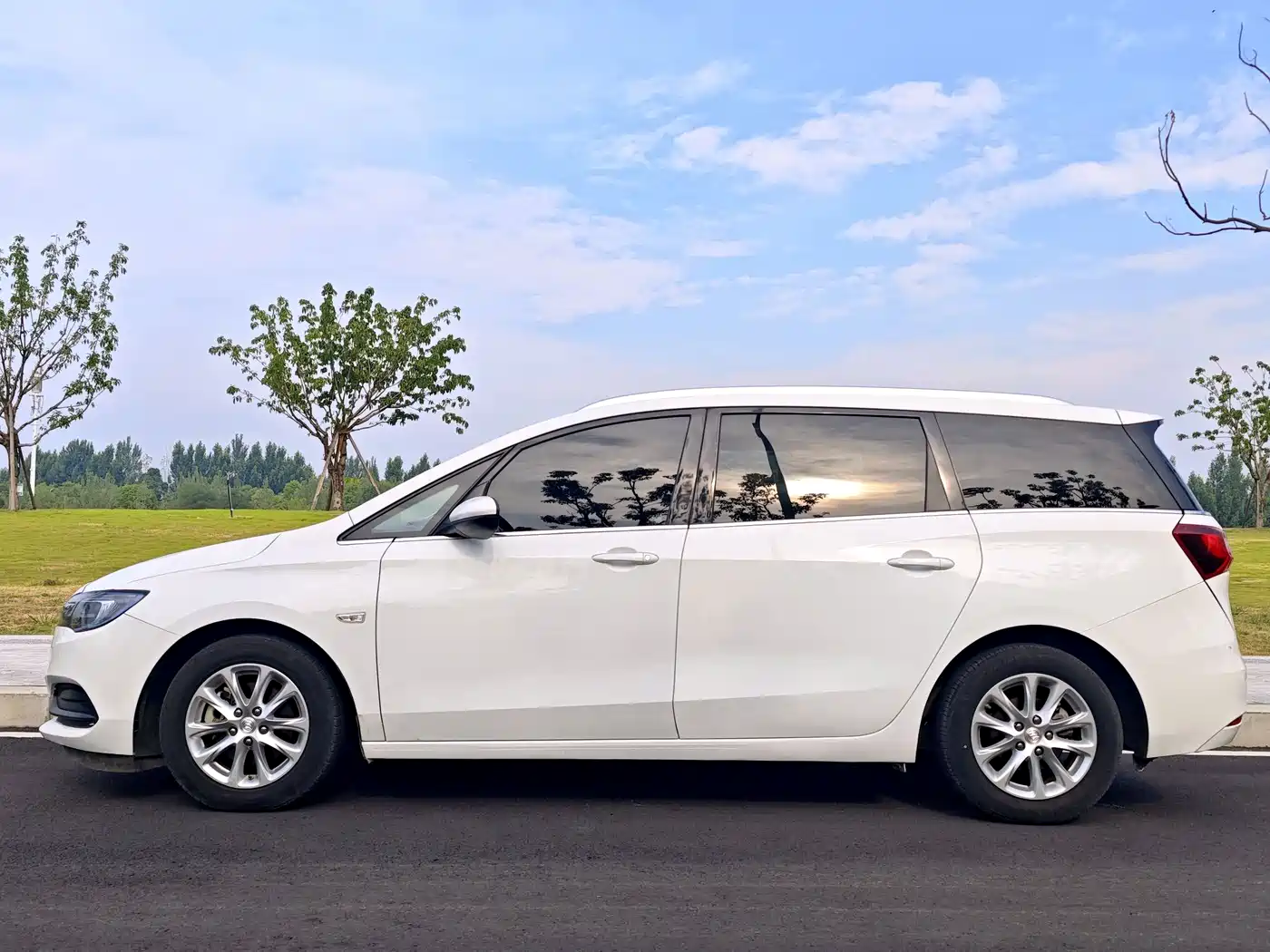 Buick GL6 2018 2018 18T 6-Seater Elite