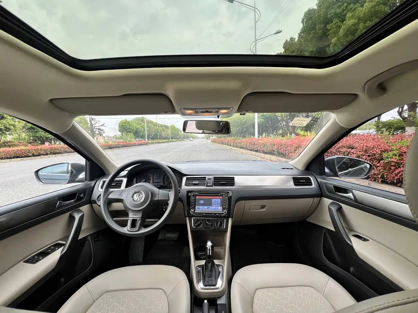 Volkswagen Santana 2013 1.6L Automatic Comfort Edition фото 9