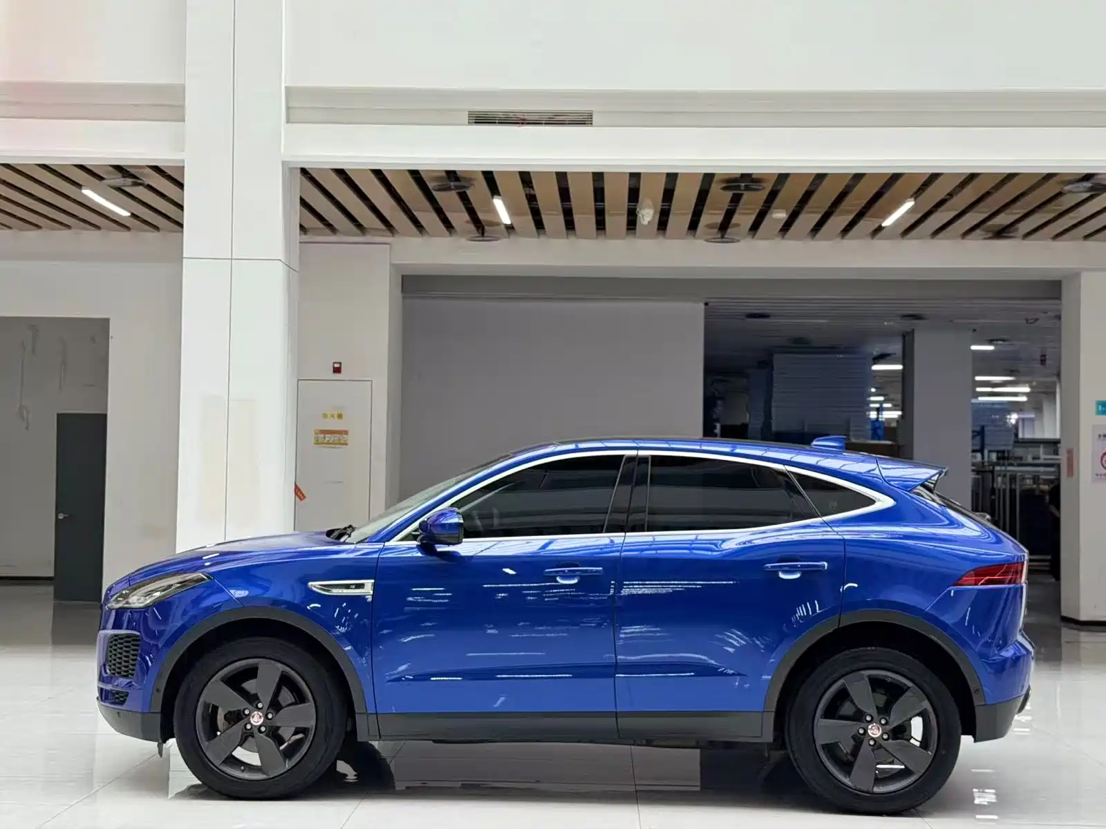 Фото 8 - Jaguar E-PACE