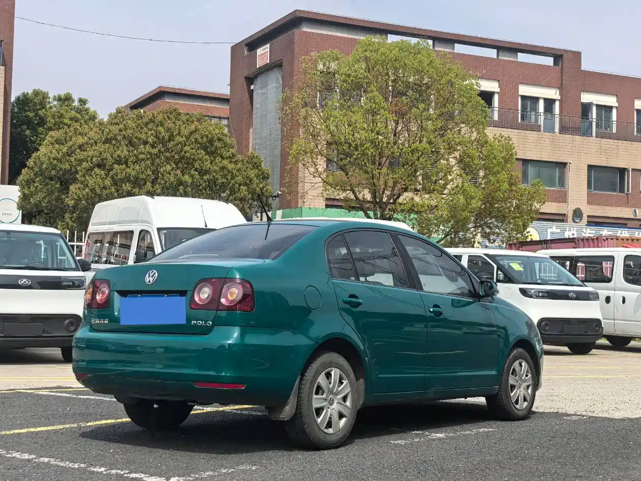 Volkswagen Polo 2013 1.4L Manual Trend Edition фото 6