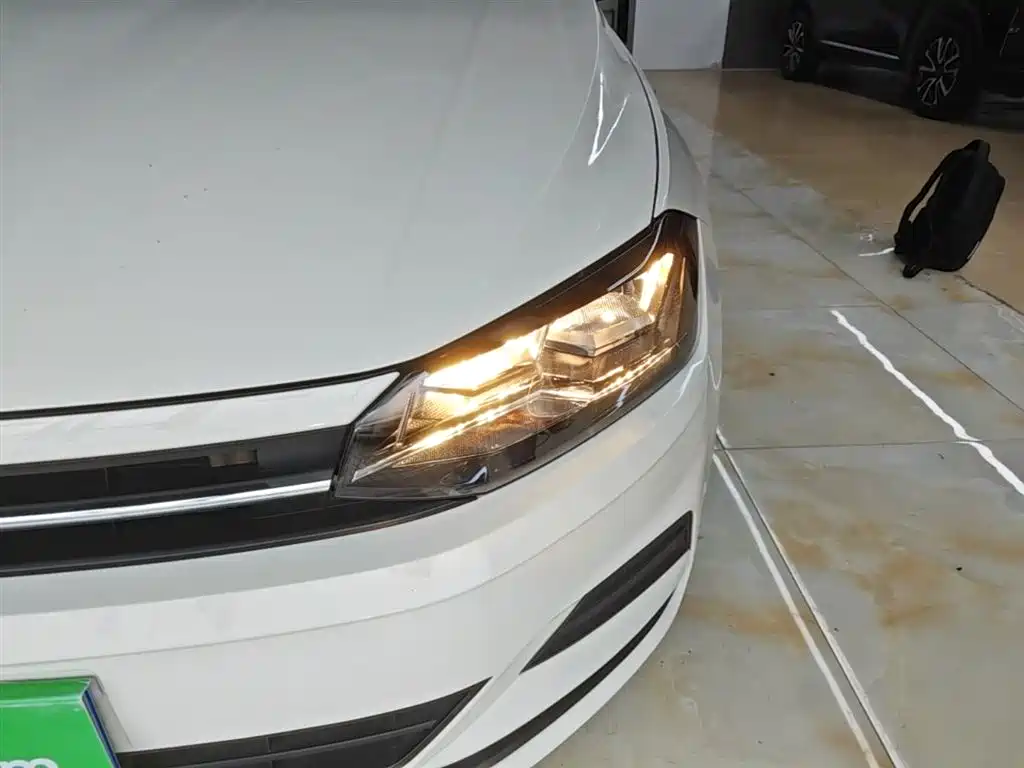 Volkswagen Polo 2019 Plus 1.5L Automatic Colorful Tech Edition фото 24
