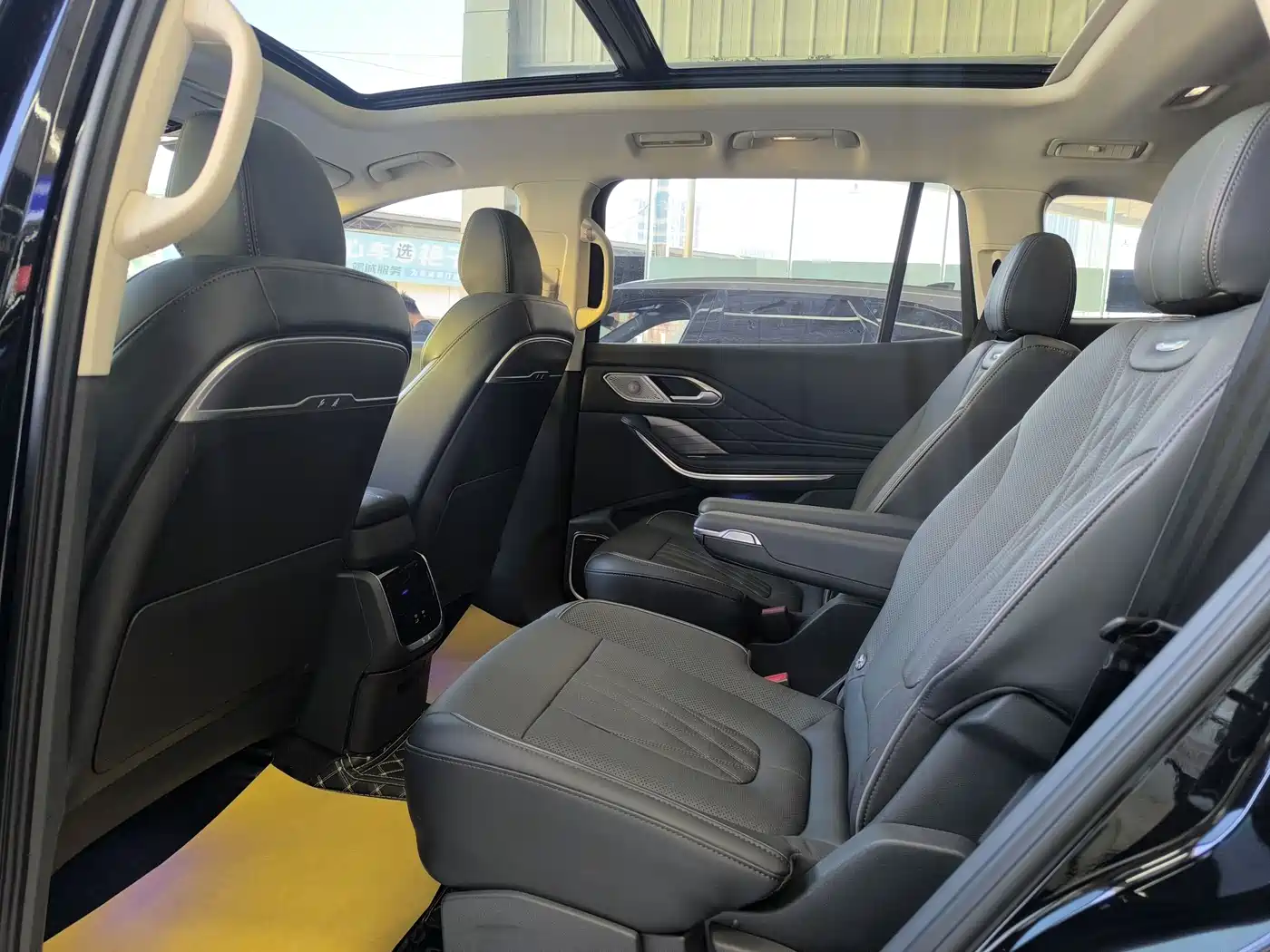 Hongqi HS7 PHEV 2024 2.0T PHEV 4WD Flagship Edition 6-seater фото 5