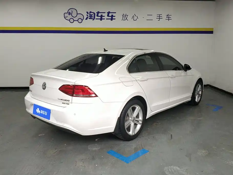 Volkswagen Lamando 2017 280TSI DSG Comfort Edition фото 3