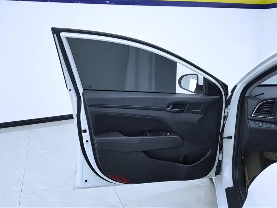 Hyundai Elantra 2018 1.4T DCT Dynamic·Vitality Model фото 7