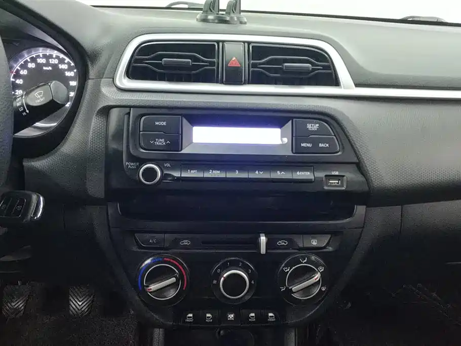 Hyundai Verna 2020 1.4L Manual GL Renewal Edition фото 13