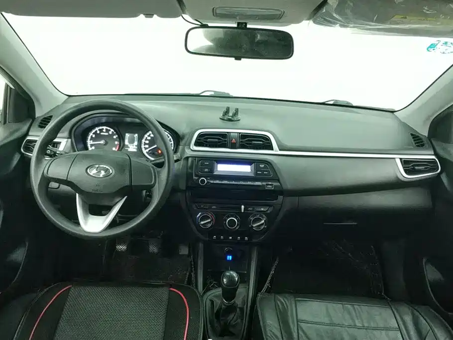 Hyundai Verna 2020 1.4L Manual GL Renewal Edition фото 12