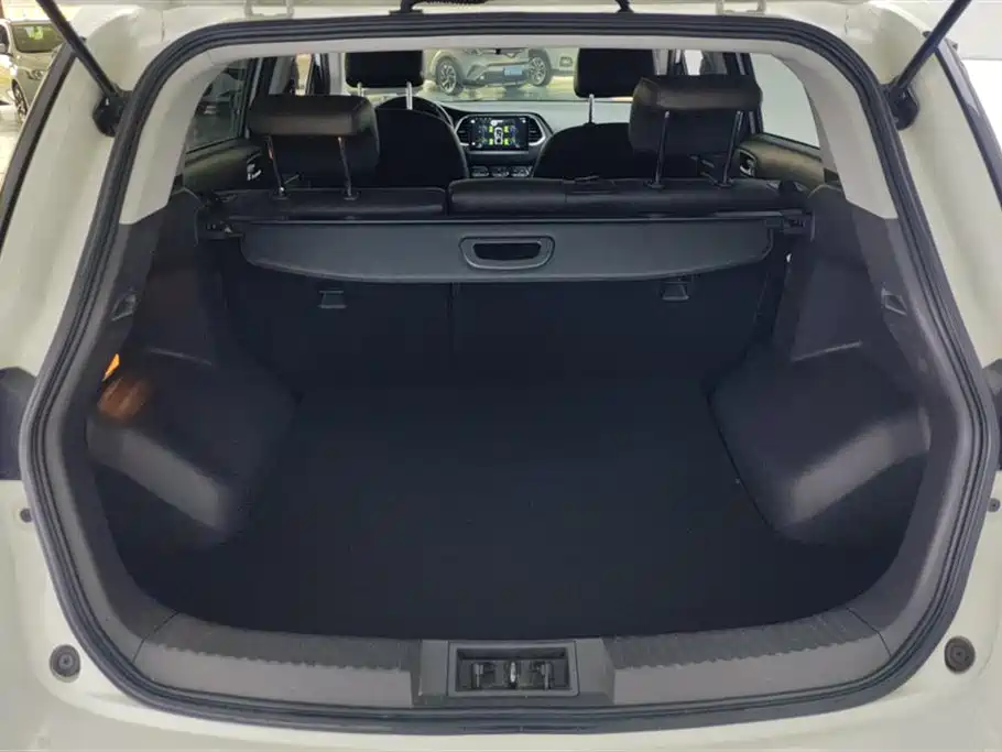 GAC Trumpchi Trumpchi GS4 2017 200T G-DCT 2WD Elite фото 4