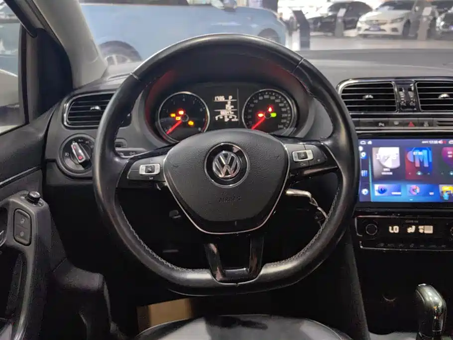 Volkswagen Polo 2016 1.6L Automatic Luxury фото 15