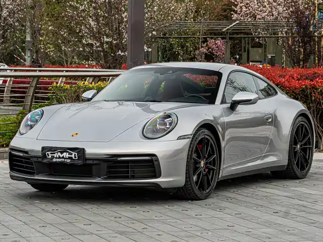PORSCHE 911
