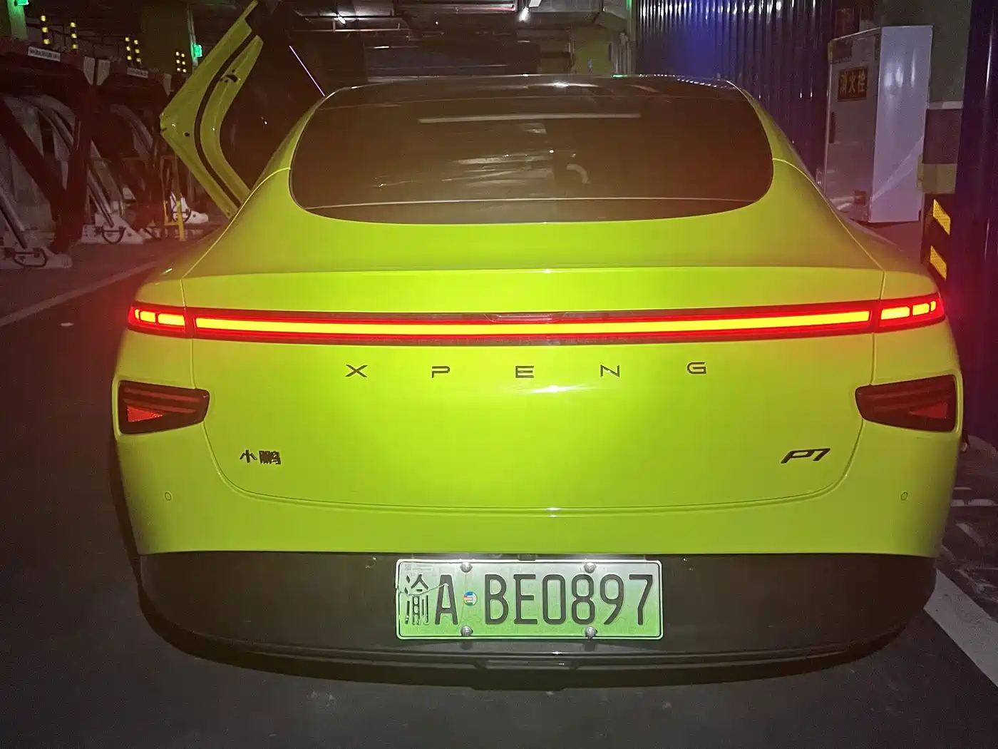 Фото 2 - XPeng P7