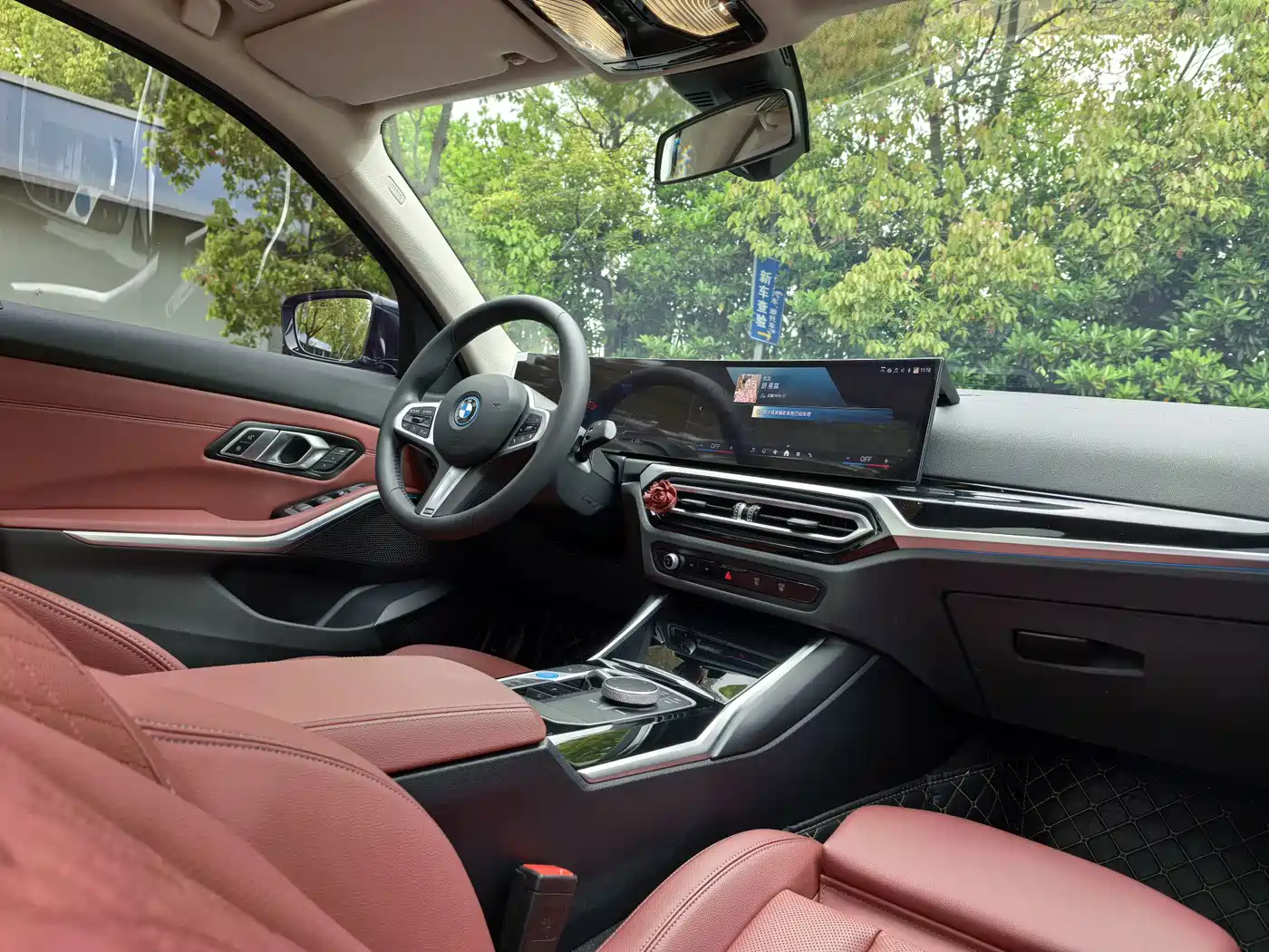BMW i3 2024 eDrive 35 L фото 10