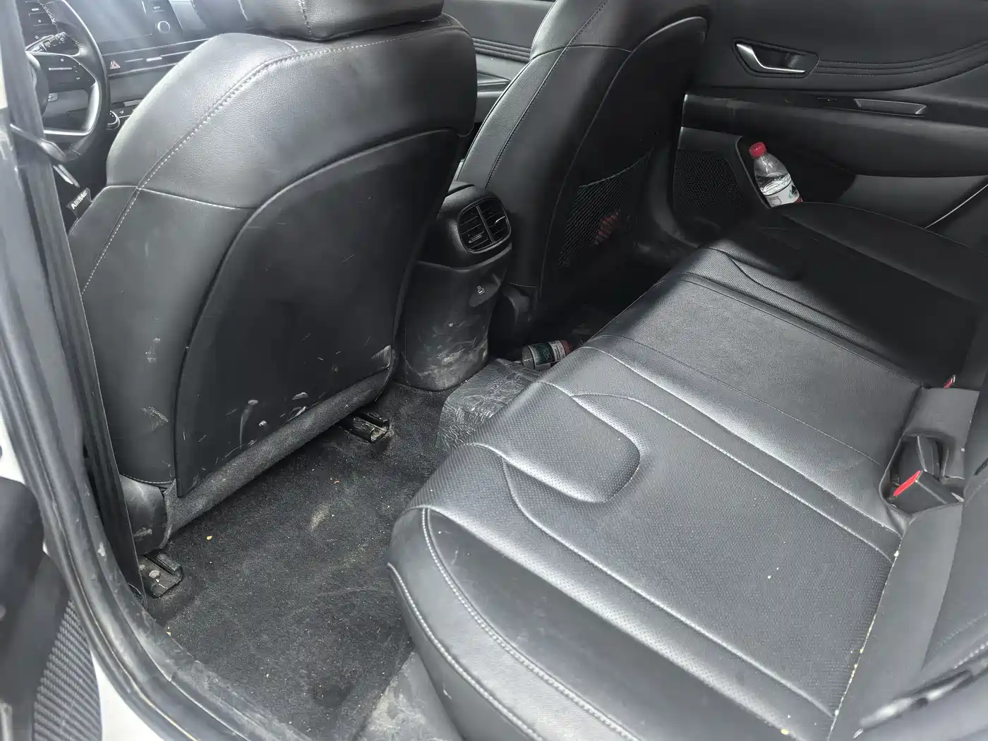 Hyundai Elantra 2022 1.5L CVT LUX Premium Edition фото 7