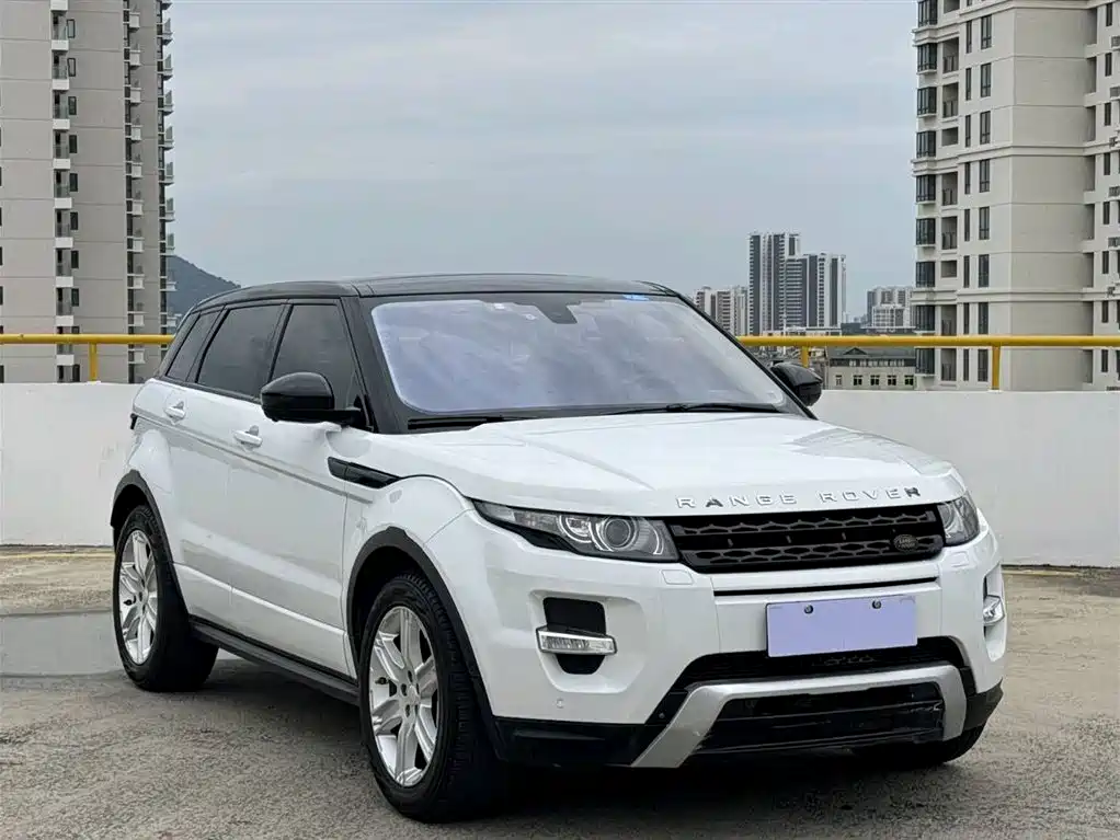 Land Rover Range Rover Evoque 2015 2.0T 5-Door Dynamic Edition фото 3