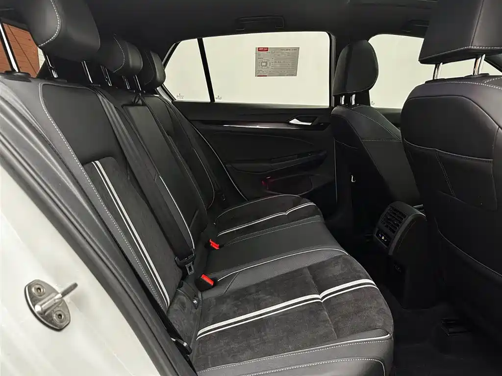 Volkswagen Golf 2021 280TSI DSG R-Line фото 23