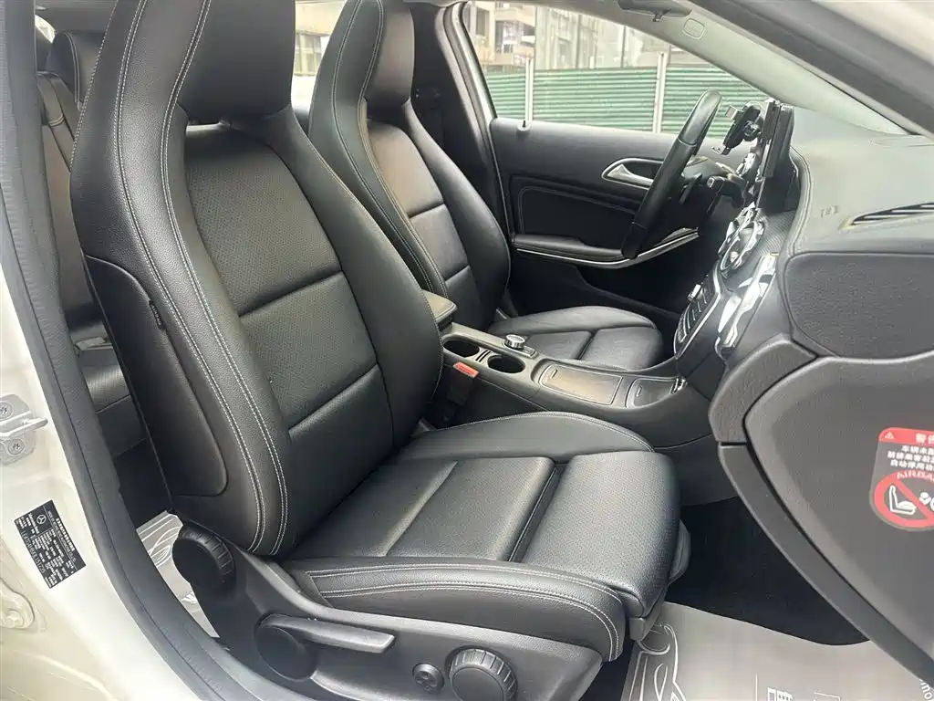 Mercedes-Benz GLA 2017 GLA 220 4MATIC Fashion фото 10