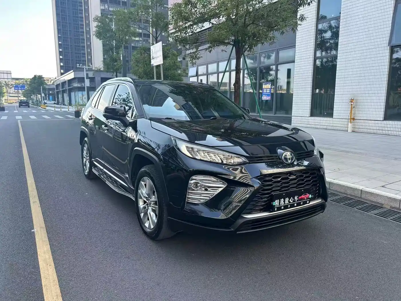 Toyota Wildlander 2020 Hybrid 2.5L E-CVT AWD Luxury Edition фото 3
