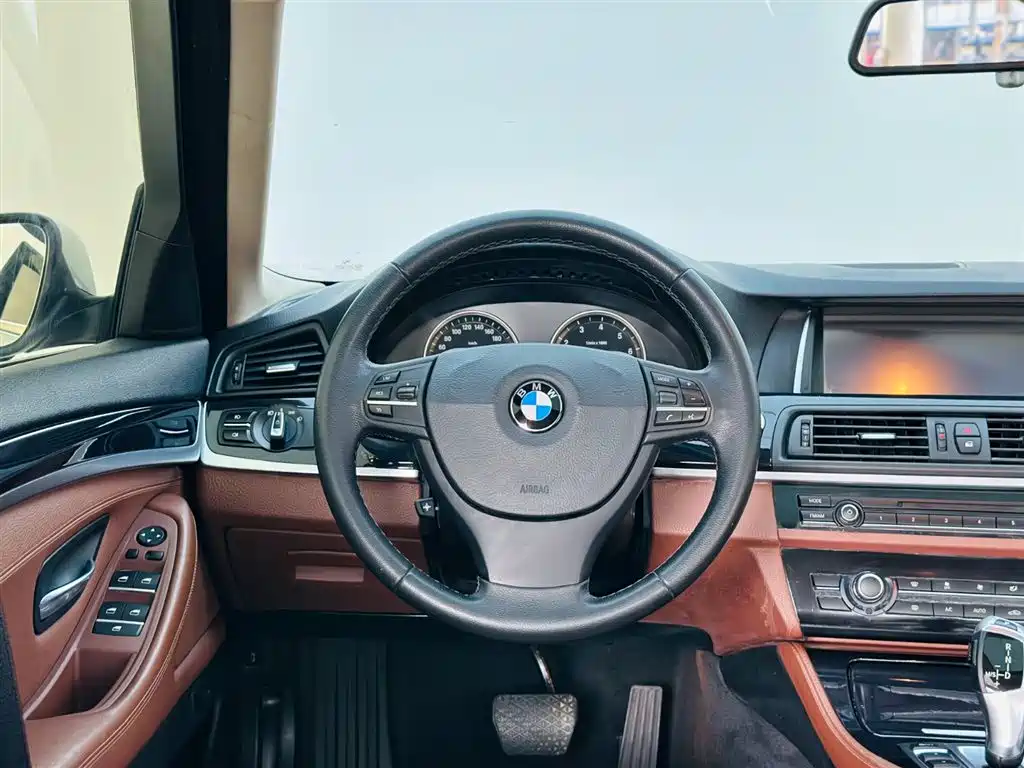 BMW 5 Series 2014 520Li Elegance фото 17