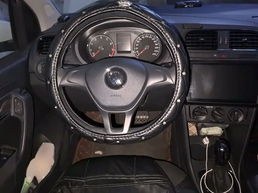 Volkswagen Polo 2016 1.4L Automatic Trend фото 3