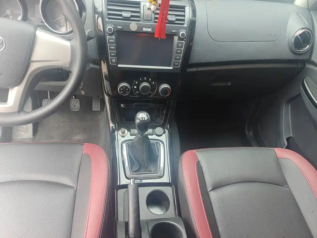 BAIC Huansu S3 2015 2014 1.5L Comfort (China IV)