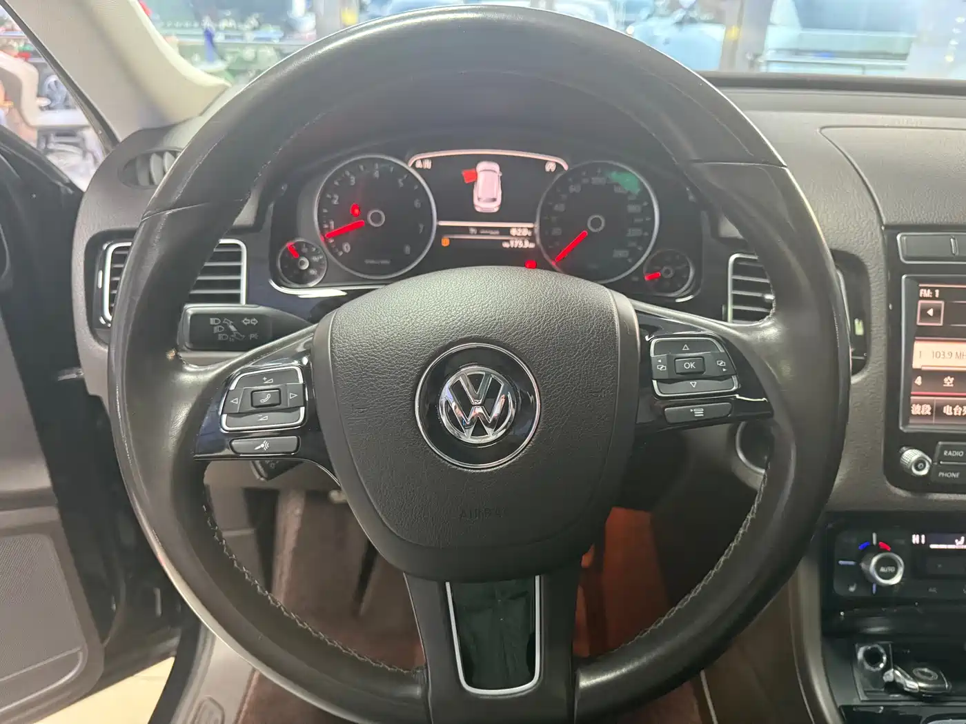 VOLKSWAGEN TOUAREG