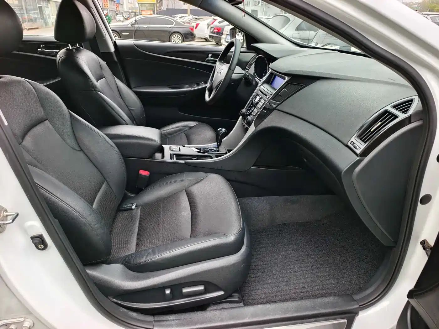Hyundai Sonata 2011 2.0L Auto Premium Edition фото 16