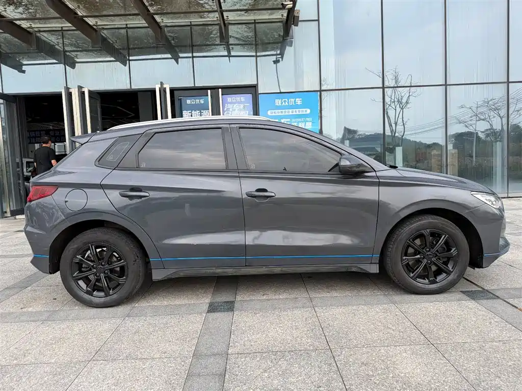 BYD E2