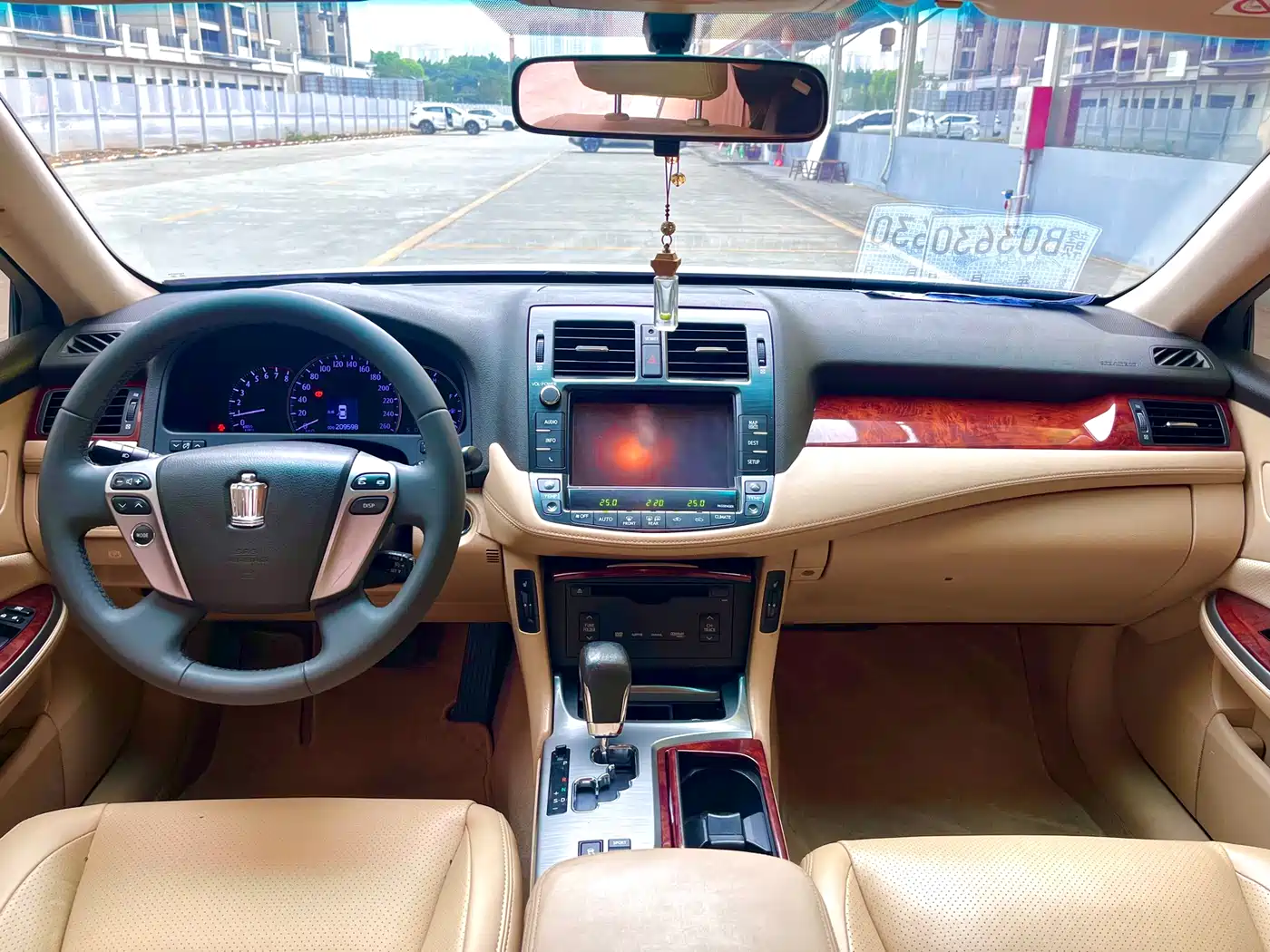 Toyota Crown 2012 2.5L Royal Navigation Edition фото 6