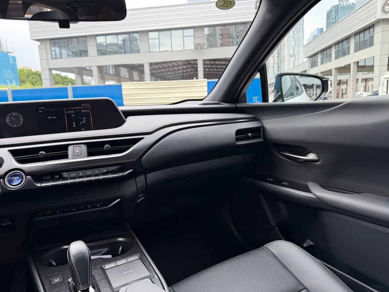 Фото 8 - Lexus UX Electric