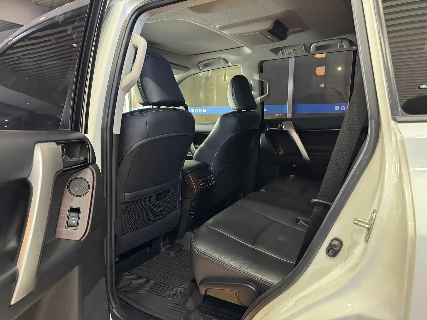 Toyota Prado 2016 3.5L Auto VX NAVI фото 6