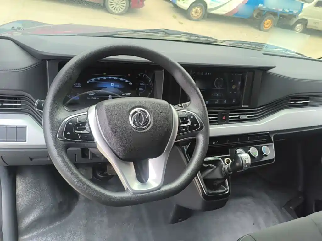 Dongfeng Yufeng Yufeng 2024 2023 V9+ 2.3T Manual FWD Van Short Wheelbase Medium Roof 3 Seater