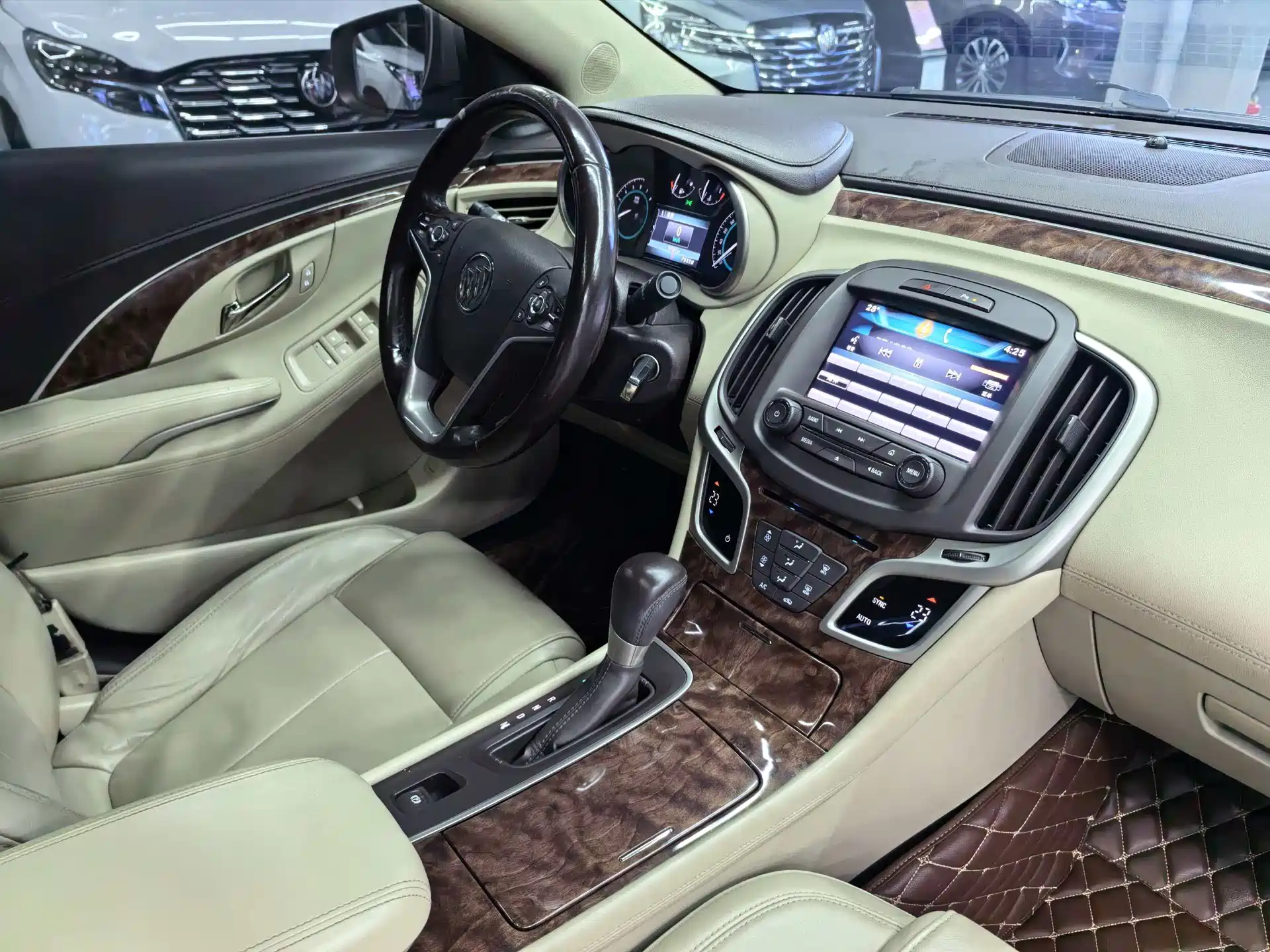 Фото 8 - Buick LaCrosse