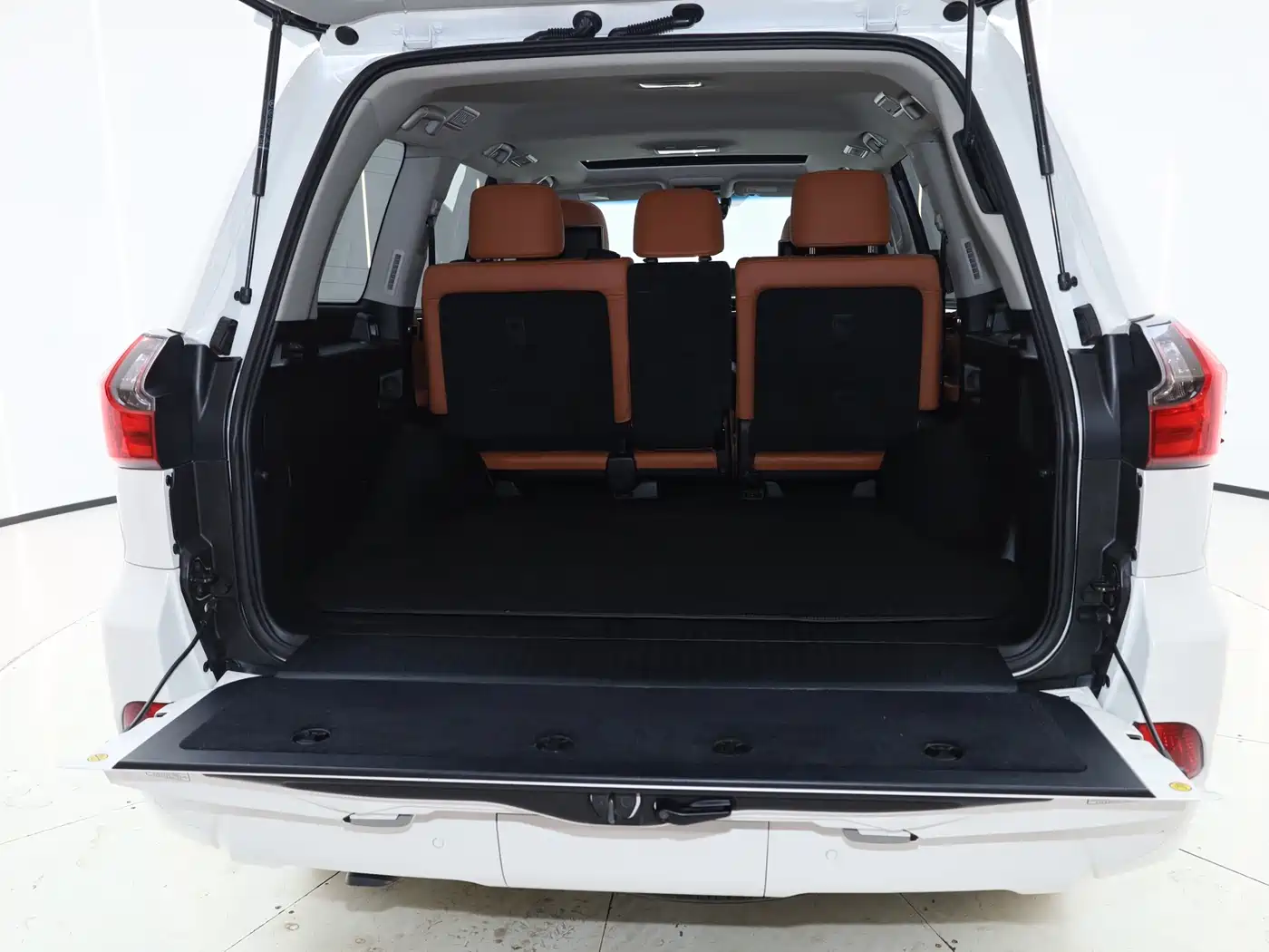 Lexus LX 2016 570 Dynamic Luxury Edition фото 13