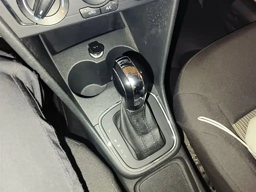 Volkswagen Polo 2016 1.4L Automatic Trend фото 14