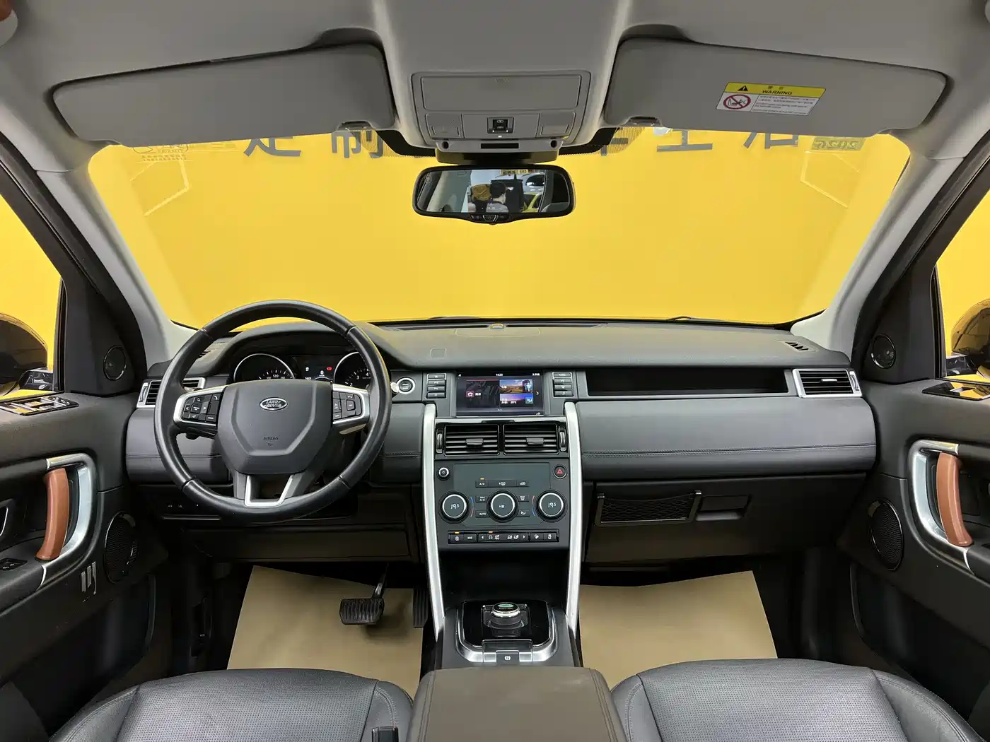 Land Rover Discovery Sport 2018 240PS SE Edition фото 18