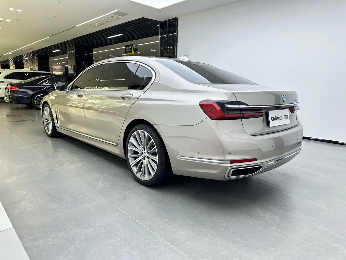 BMW 7 Series 2021 Model 740Li Leading M Sport Package фото 4