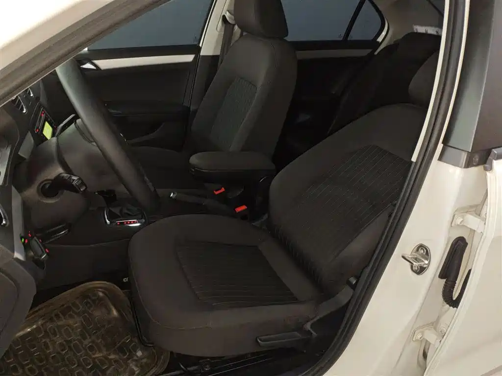 Volkswagen Jetta 2015 Value Edition 1.6L Automatic Comfort фото 11