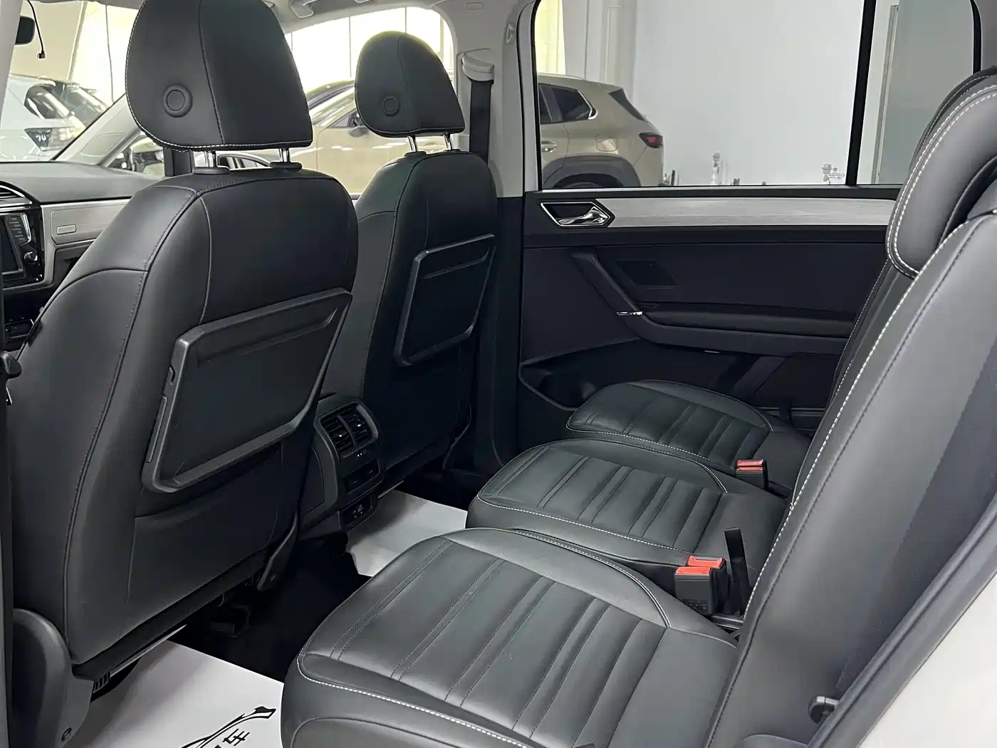 Volkswagen Touran 2021 Touran L 280TSI DSG Cross Luxury 7-Seater фото 10