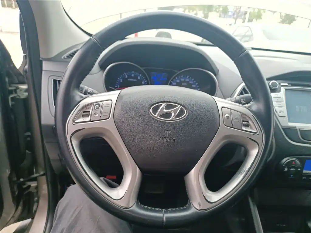 Hyundai Beijing Hyundai ix35 2015 2.0L Automatic 2WD Smart Type China IV фото 11