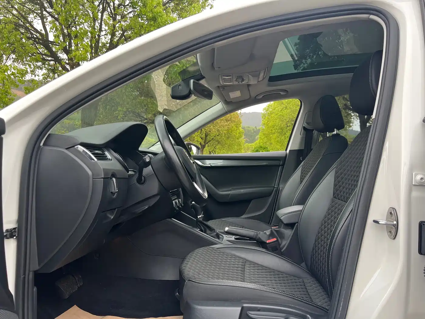 Škoda Octavia 2018 Model Wagon TSI280 DSG Luxury Edition фото 11