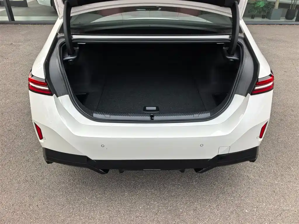 BMW i5 2026 2025 eDrive 35L M Sport Package