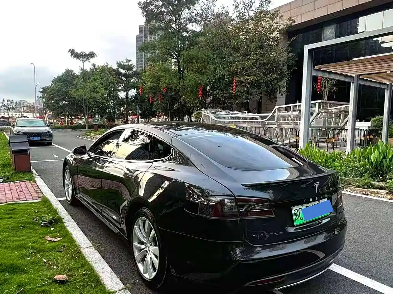 Фото 4 - Tesla Model S