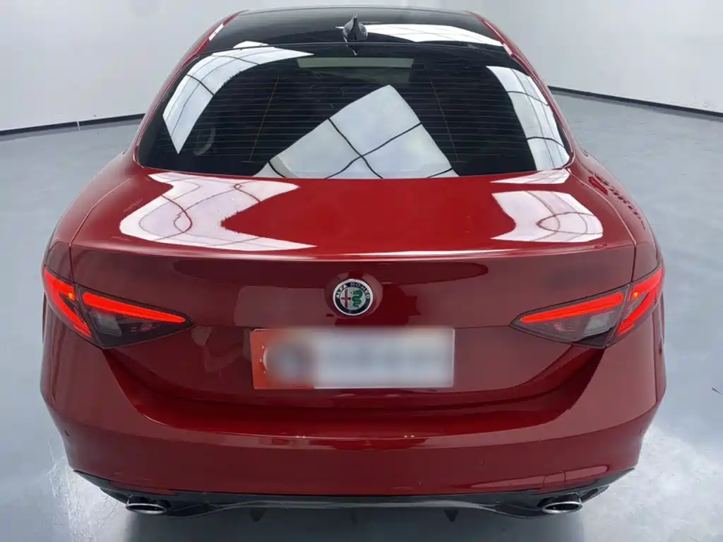 Alfa Romeo Giulia 2018 2017 2.0T 280HP Luxury Edition