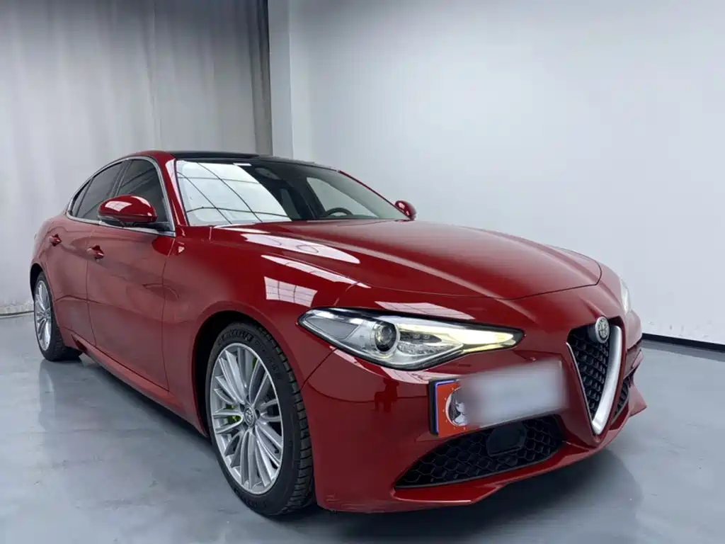 Alfa Romeo Giulia 2018 2017 2.0T 280HP Luxury Edition