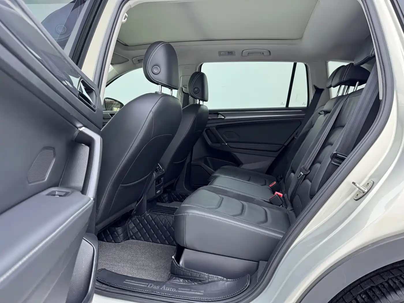 Volkswagen Tiguan L 2021 330TSI Automatic 2WD R-Line Premium фото 18