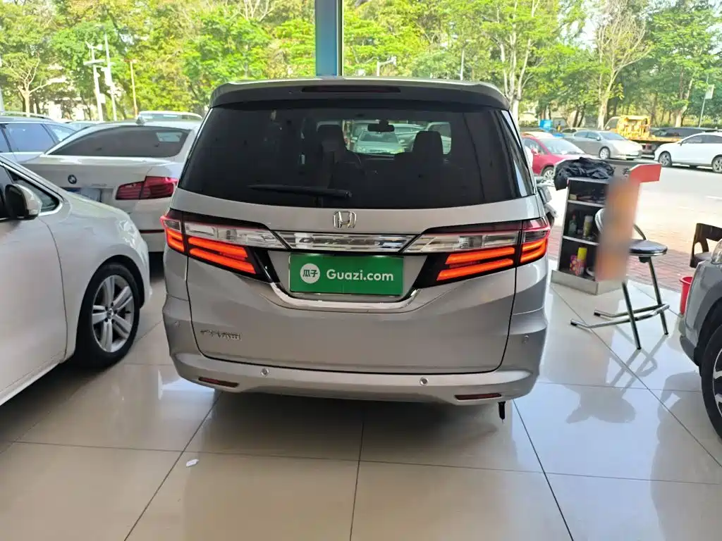 Фото 4 - Honda Odyssey