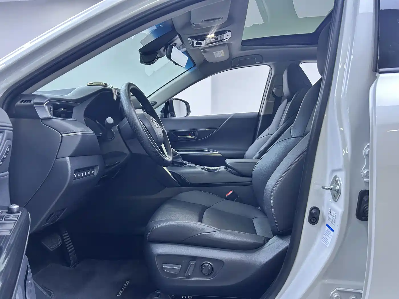 Toyota Venza 2023 2022 Dual Engine 2.5L CVT 4WD Supreme