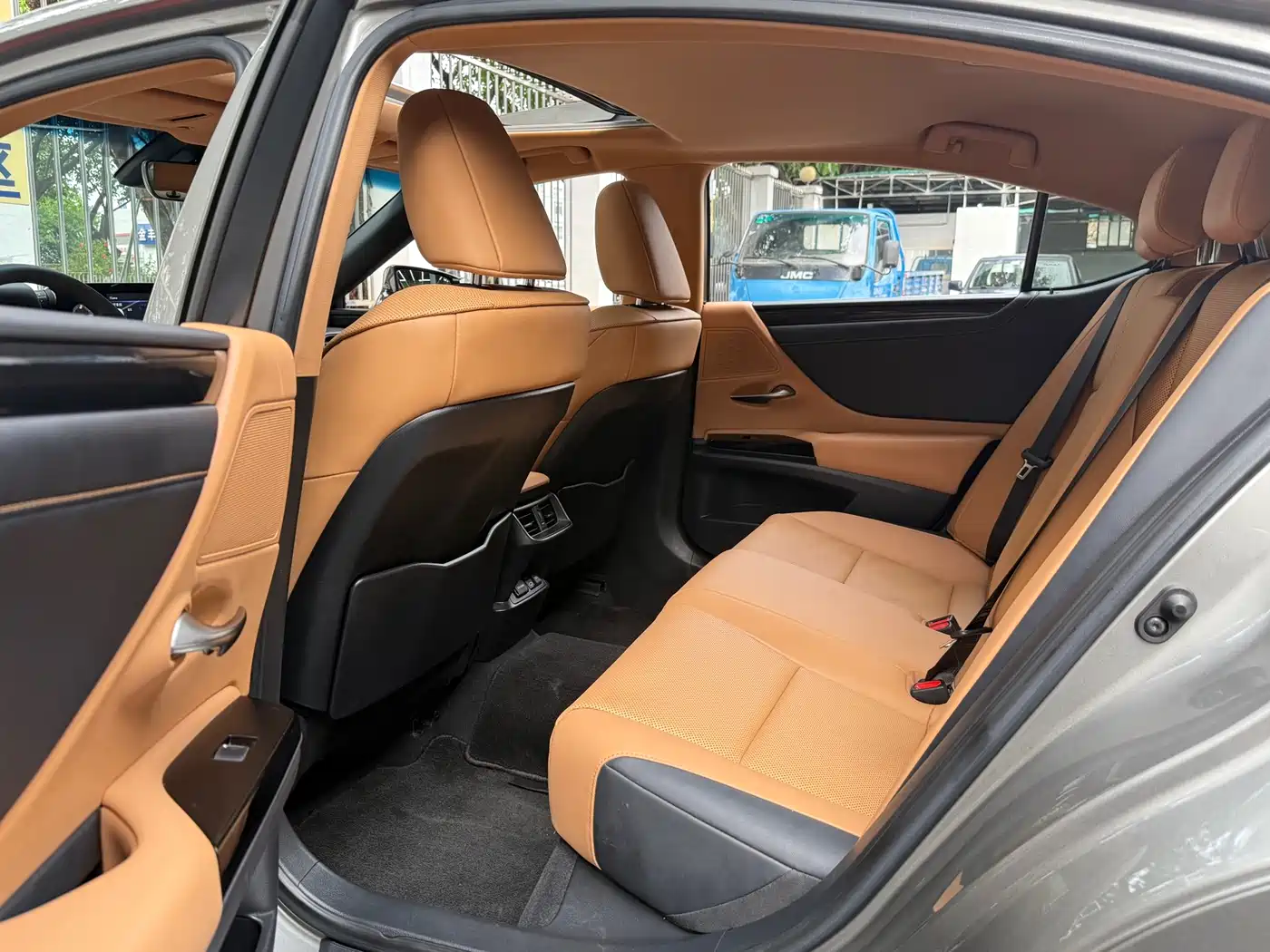 Lexus ES 2021 200 Excellence Edition фото 8
