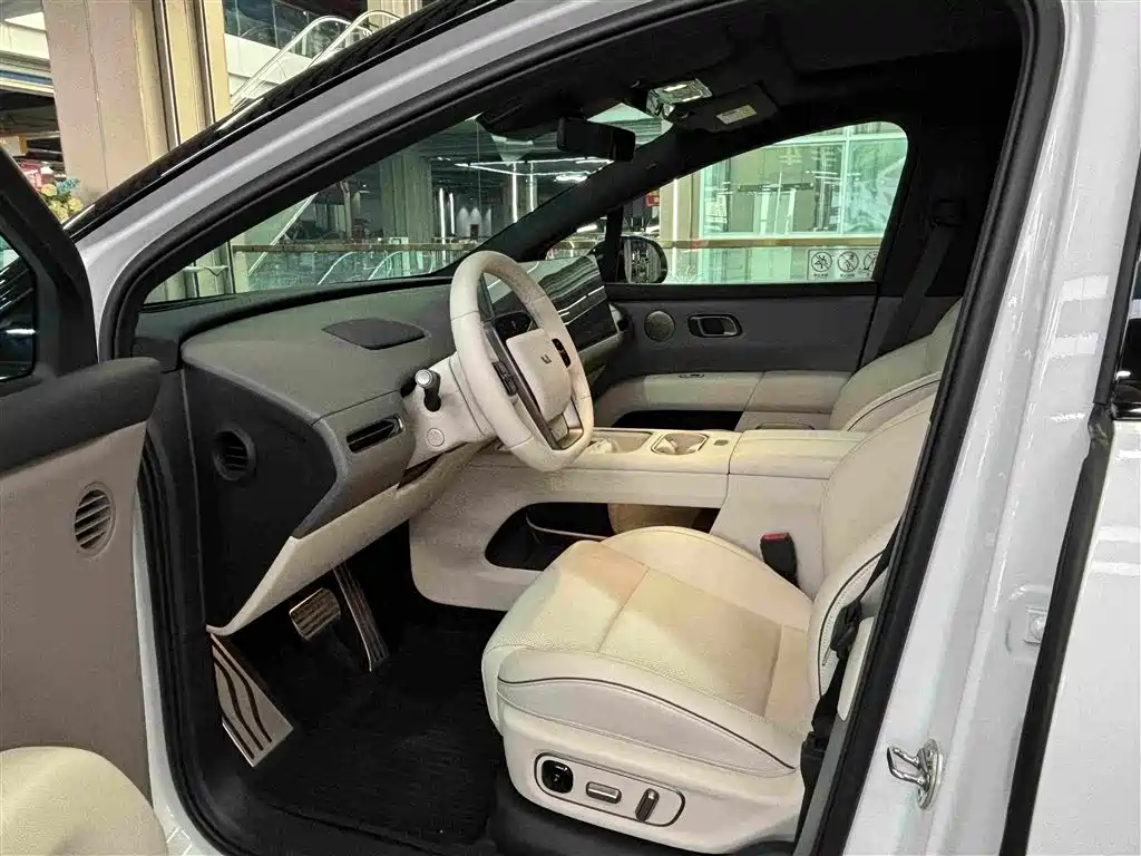 Li Auto i6 2025 2025 2WD Base Model