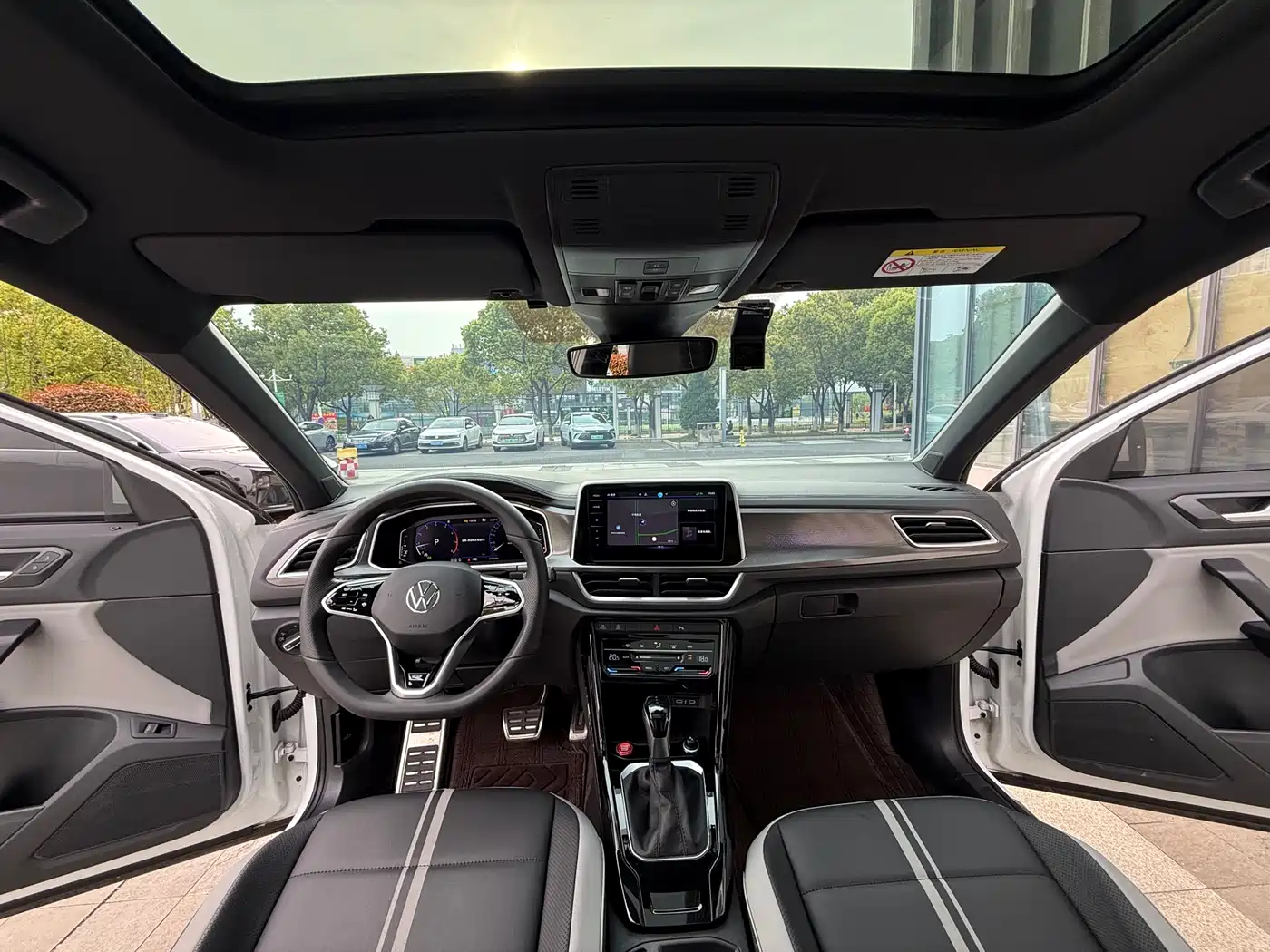 Volkswagen T-ROC 2025 300TSI DSG 2WD Dawn Edition фото 13