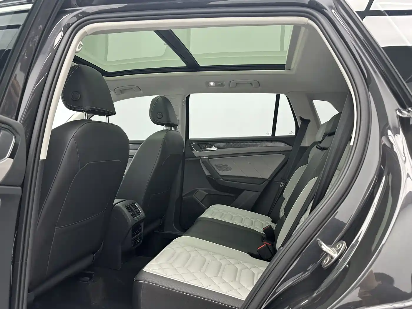 Volkswagen Tayron 2023 280TSI 2WD Luxury Plus Advanced Edition фото 6